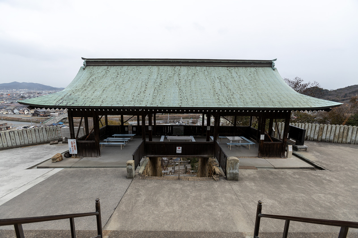 生石神社　石の宝殿