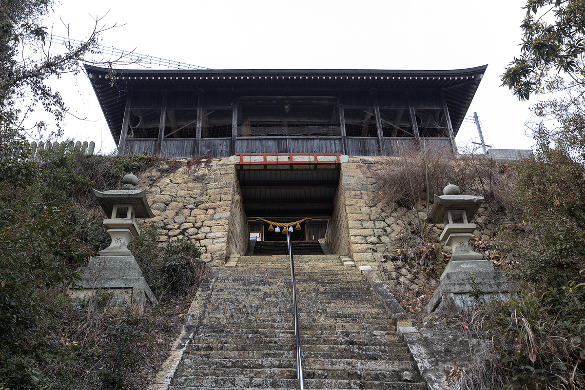 生石神社　石の宝殿