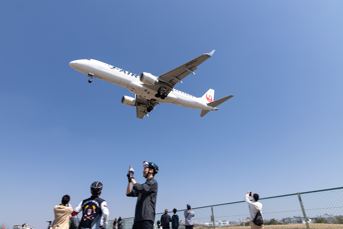 伊丹空港千里川土手