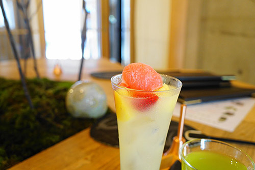 森のカフェの氷フルーツジュース