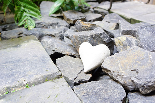 城下町で見つけた白いハートの石