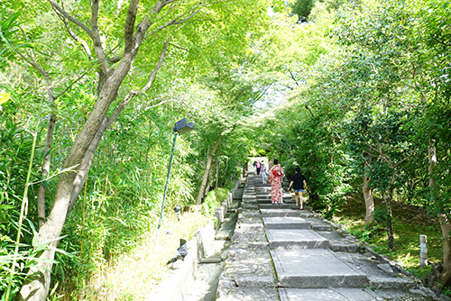 高台寺へと続く階段