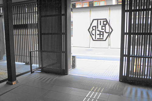 ホテルエントランス