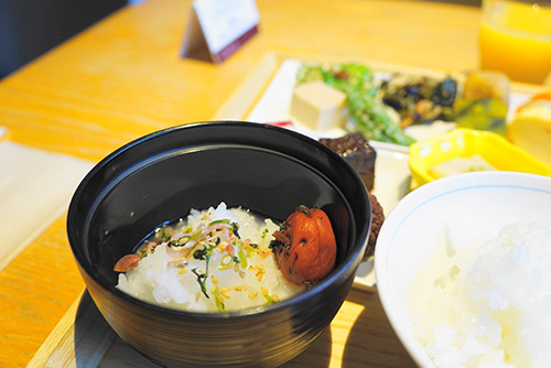 居様の朝食おかゆ