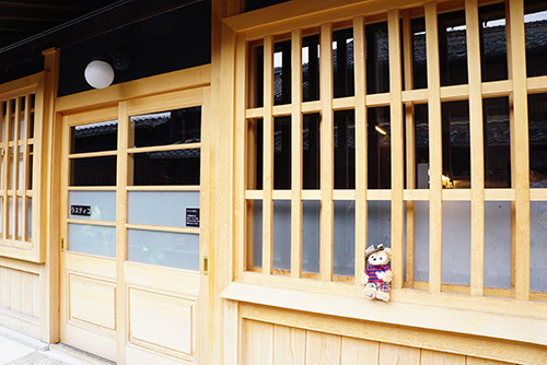 ラスティコフォーの正面の格子戸