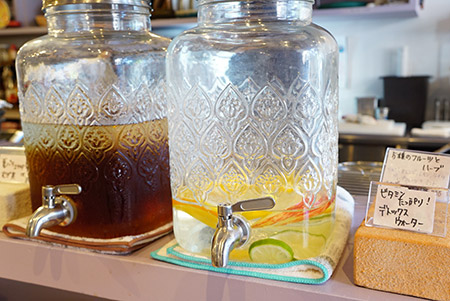 作家の器のある暮らしカフェのデトックスウォーター