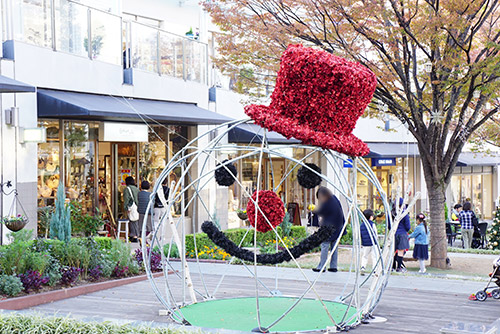 星ヶ丘テラスのサンタのイルミ