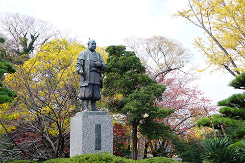 徳川家康公の像