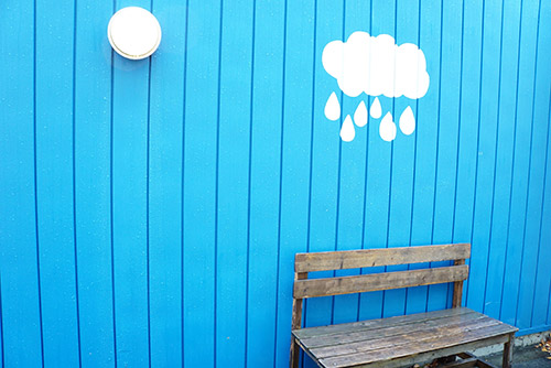 空とベンチのフォトスポット