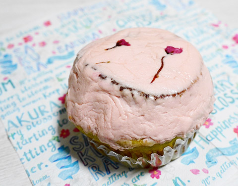 ディーン&デルーカで購入した桜のパン