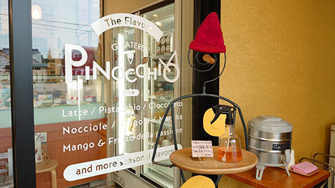 ピノキオ入り口の消毒のところにもピノキオ