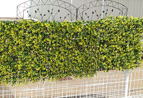 ワイヤーネットとイミテーショングリーンとワイヤーフェンスをくっつけて