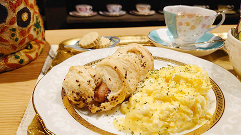 注文を受けてから焼いてくれるソーセージロール