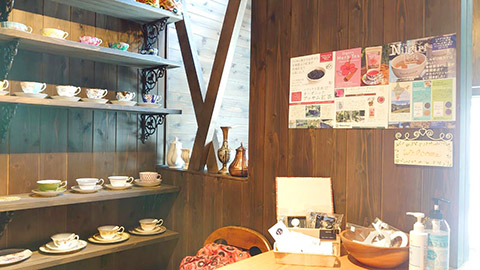 ティーカップは好きな物を選べます