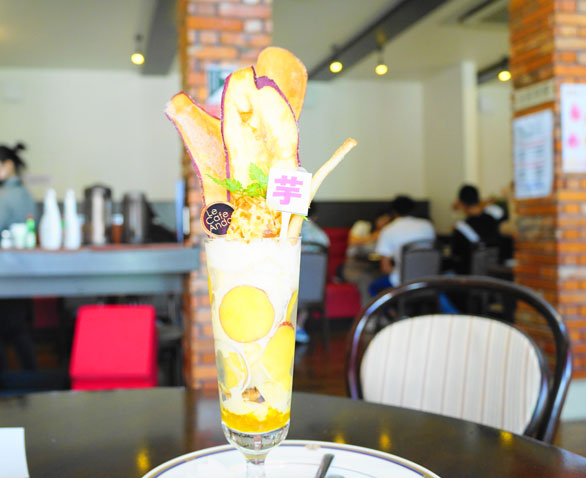 ルカフェアンドールの芋パフェ