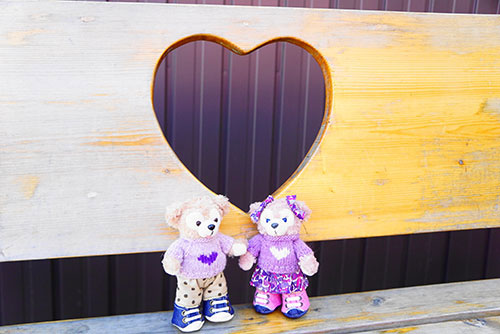 ハートと記念撮影