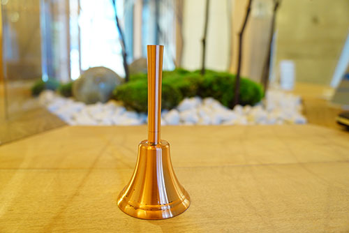 ベルを鳴らして、オーダー