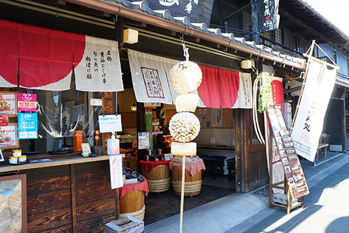 醤油おこげ串が有名な香味茶寮壽俵屋犬山井上亭