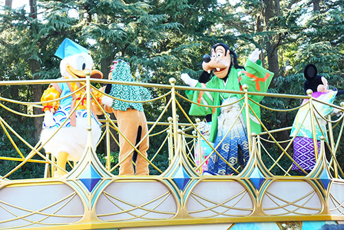 お正月の装いのキャラクター