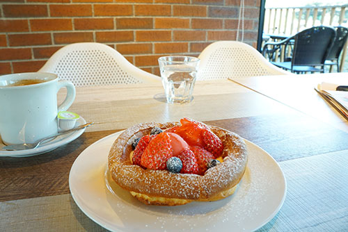 名古屋城の金シャチ横丁POP OVERのベリーベリー