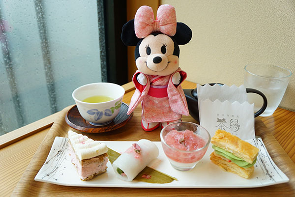 茶縁にてサクラスイーツ、こはるびより
