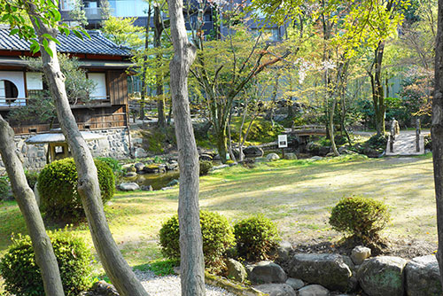 揚輝荘の北園内の庭園