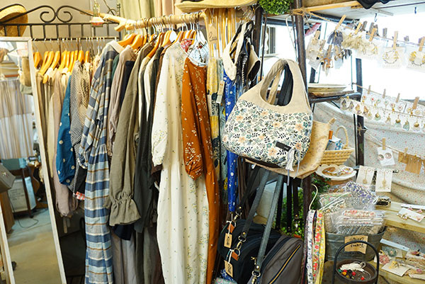 eriさん作品はワンピースやバッグ類