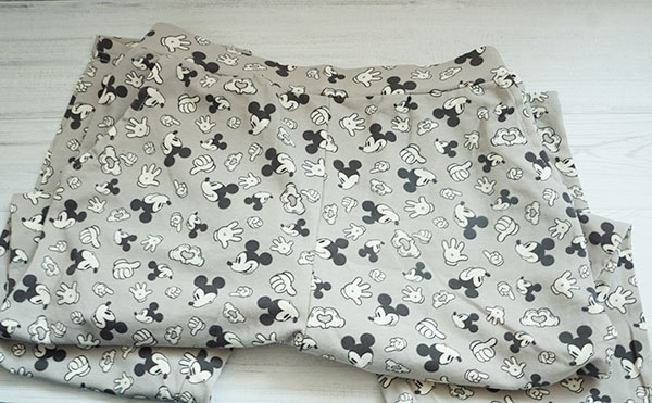 ベルメゾンのディズニーファンタジーのゆるここパンツ