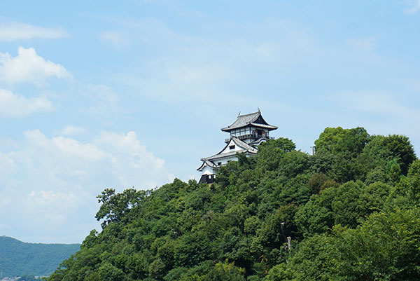 ある晴れた日の犬山城