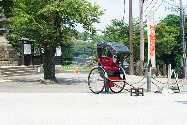 犬山の芸人さんが案内する人力車