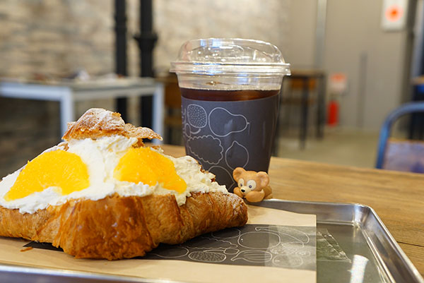 サクサクのクロワッサンサンドが美味なCOLOR