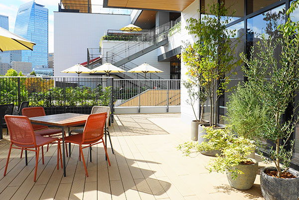 イオンモールNagoya Noritake Gardenのテラス