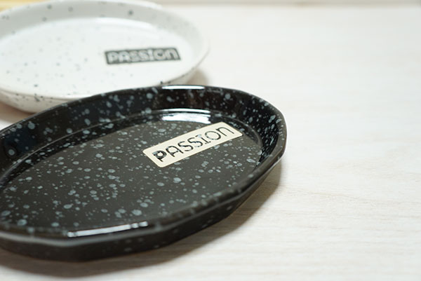 PASSIONの文字はちょっと立体的