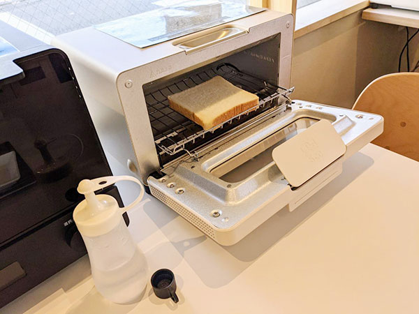 コアラのあくびのイートインコーナーのトースター