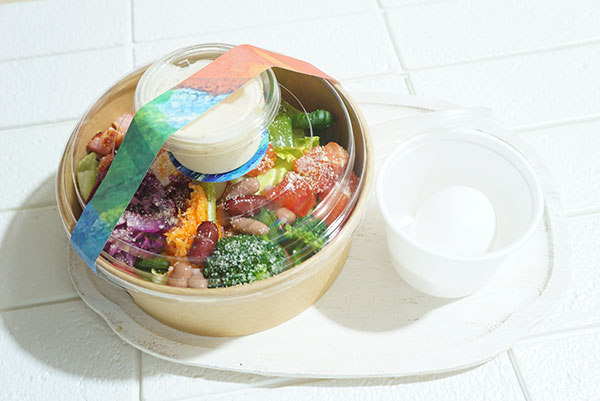 温玉と彩り野菜のシーザーサラダ