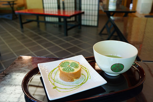 家康ロールとお抹茶