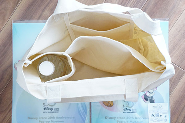 トートバッグは仕切り付です