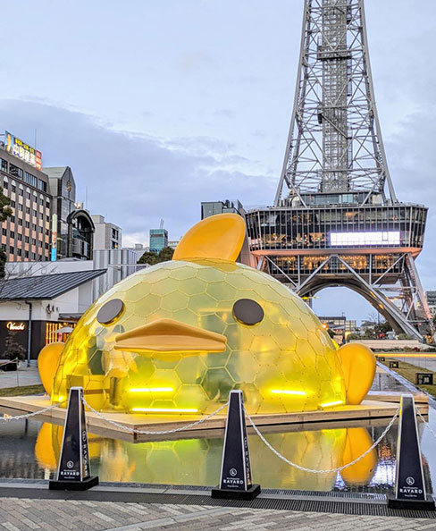 ぴよりん巨大モニュメント（３月１４日まで）
