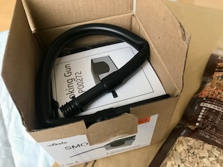 f:id:kumao130z:20200624111139j:plain 超小型燻製器の箱を開けました