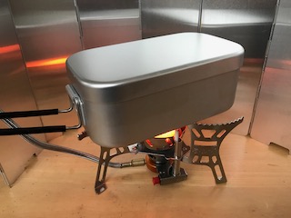 蒸気が出て吹きこぼれるまで中〜強火で加熱。