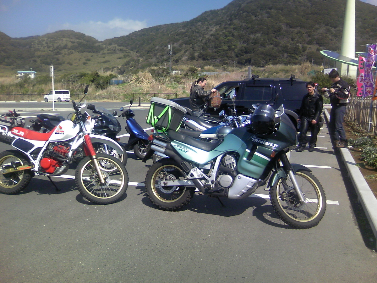 マスツーにて、トランザルプ400V