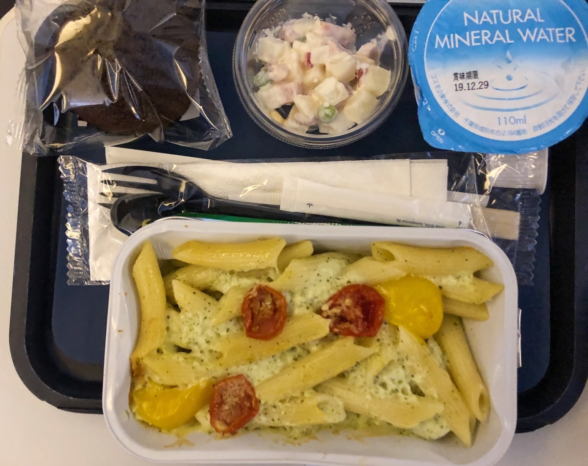 バジルとチーズのパスタ