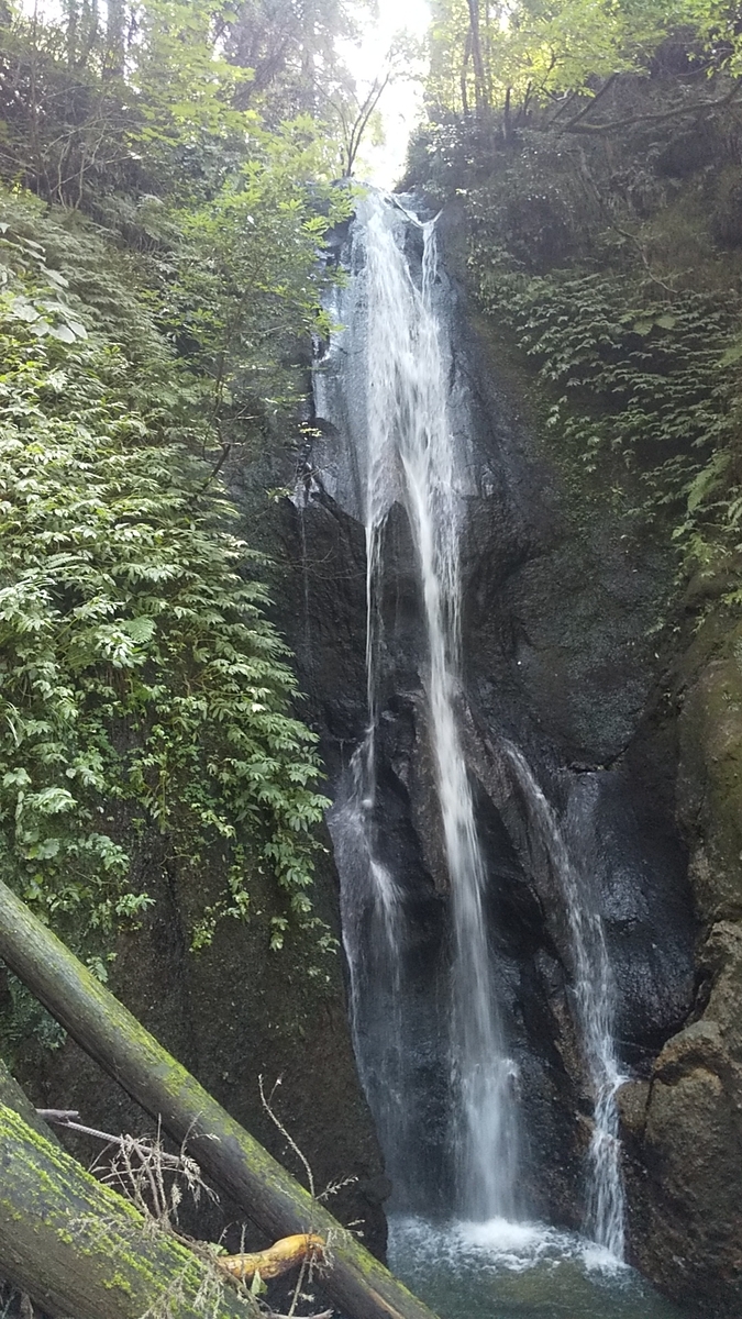 富山県上市町の上市川に懸かる、まま子(継子)を投げ落とした継母の悲話が語り継がれるままこ滝 - Kumattaki 癒し滝を求めて