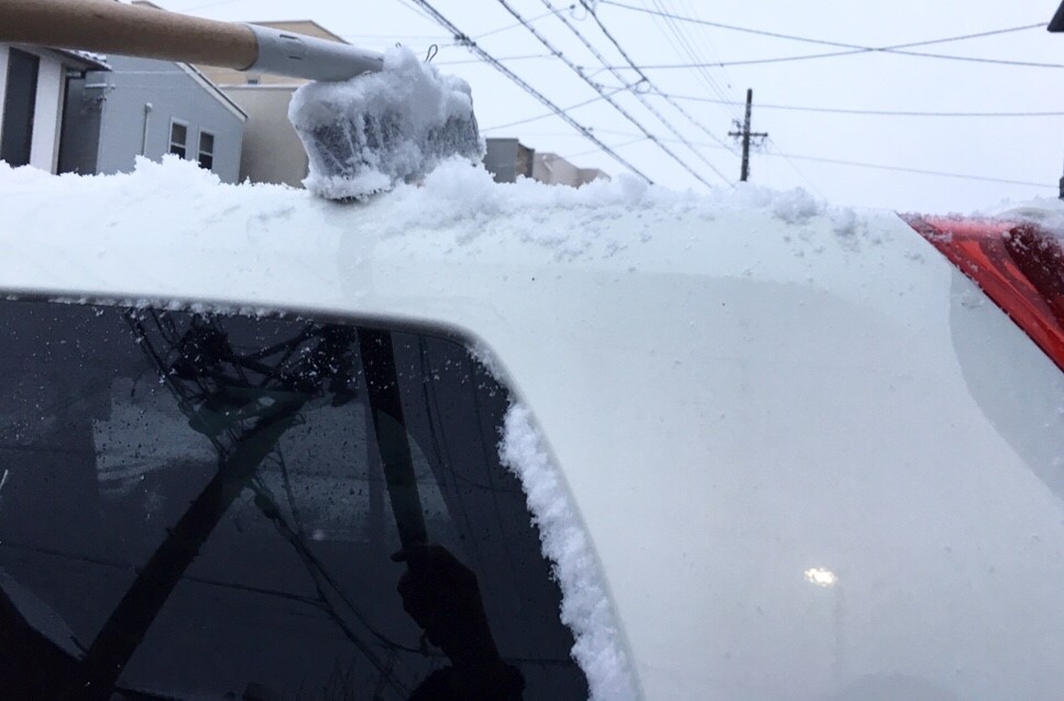 車の雪下ろしを無印良品のほうきで代用してみました ライフオーガナイザー 中矢くみこのブログ