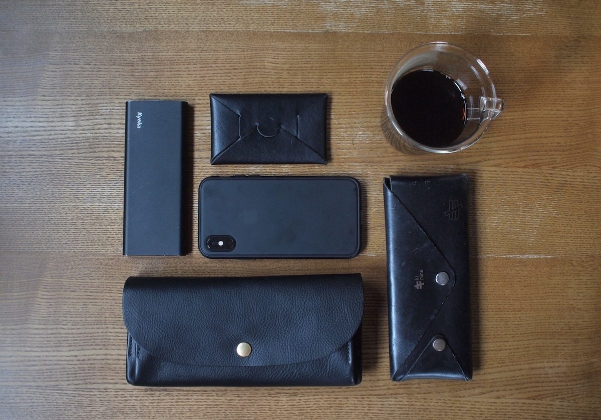 サンクの財布、iPhoneXsのケースとキルナのペンケース