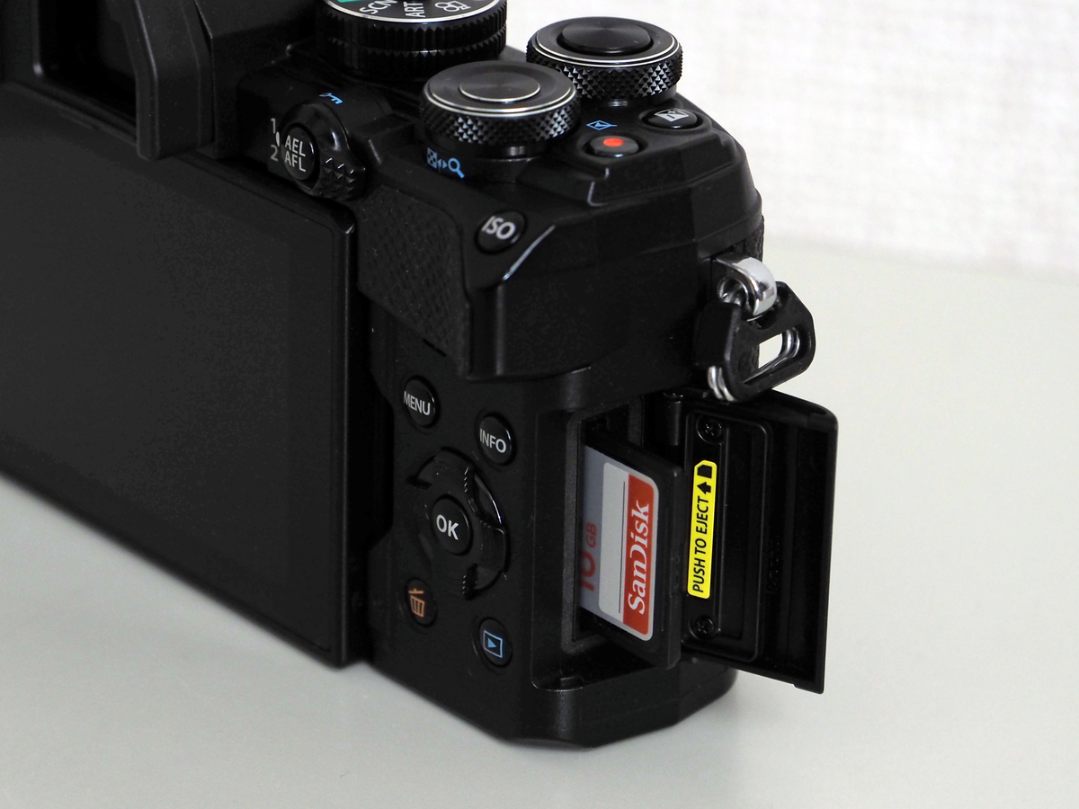 E-M5 markⅢ　スロット部