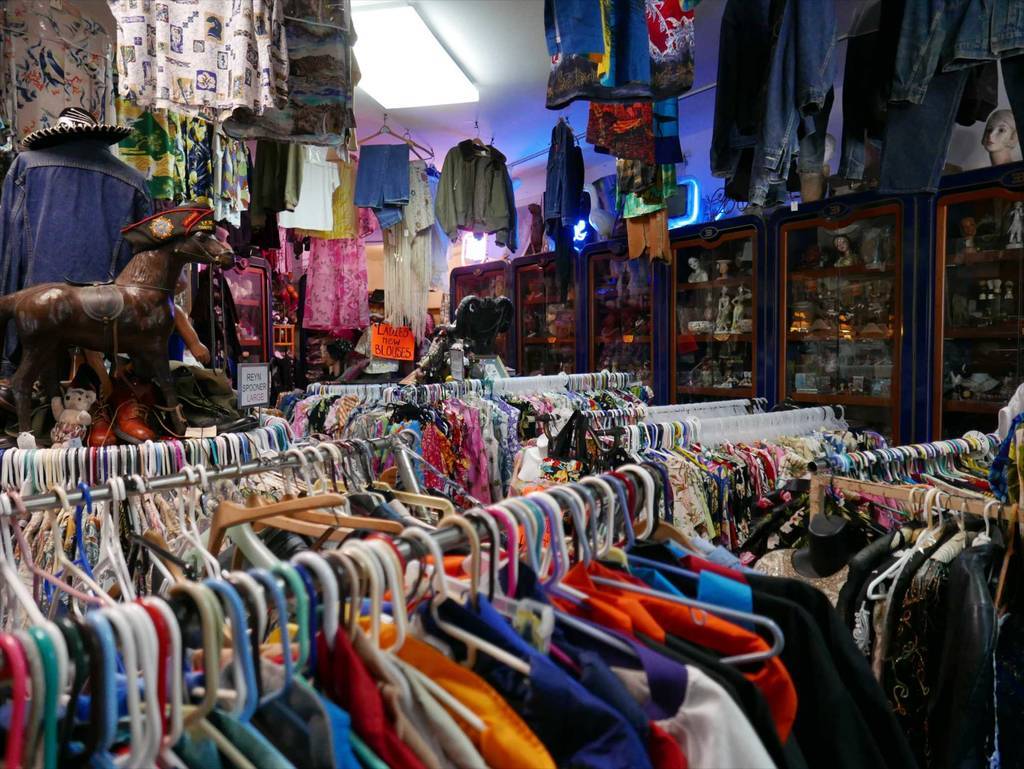 ホノルル 古着屋まとめ 古着 ビンテージ ヴィンテージ 買い付け ハワイ セイバーズ 雑貨 ファッション アロハシャツ Travel Kurarin ホノルル 古着屋まとめ 古着 ビンテージ ヴィンテージ 買い付け ハワイ セイバーズ 雑貨 ファッション アロハシャツ Travel Kurarin