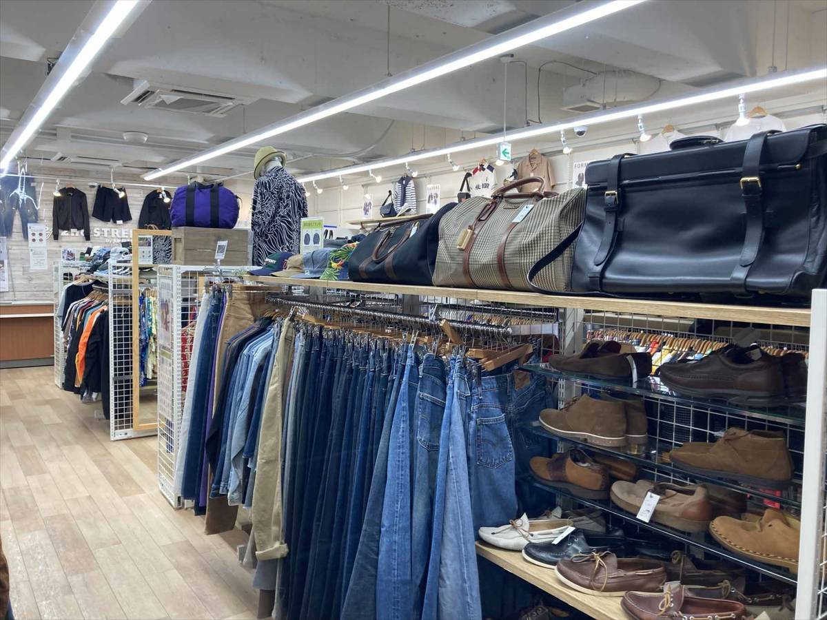 Where to Buy Secondhand Clothing in Tokyo: 【Suburban / Tachikawa】BOOKOFF  SUPER BAZAAR Tachikawa