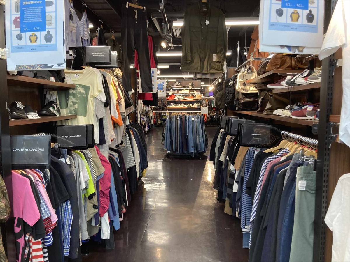 Where to Buy Secondhand Clothing in Tokyo: 【Suburban / Tachikawa】BOOKOFF  SUPER BAZAAR Tachikawa