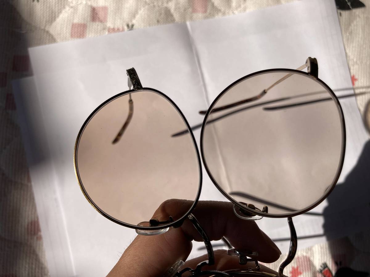 【JINS対zoff】調光・可視光レンズ実物の比較をしてみた！サングラス、メガネの実際に買ってみた口コミレビュー！